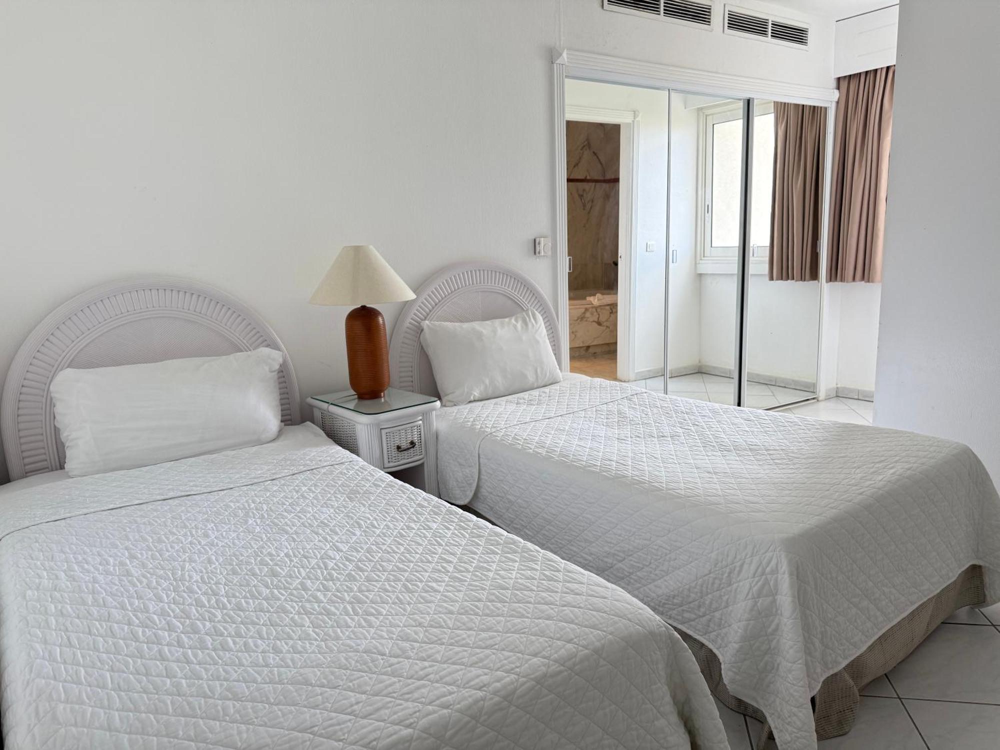 Sapphire Beach Club Resort Cupecoy  Bagian luar foto